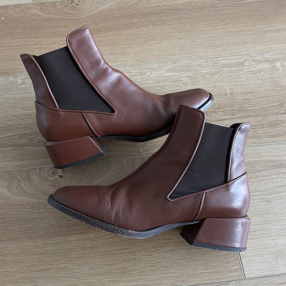 Tibi Dakota Chelsea Boots/brown